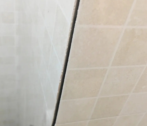 太谷瓷砖空鼓维修公司分享阳台瓷砖脱落的修复过程可以分为以下几个步骤