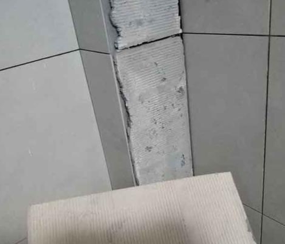 太谷瓷砖空鼓维修公司分享下厨房瓷砖脱落的补救措施。